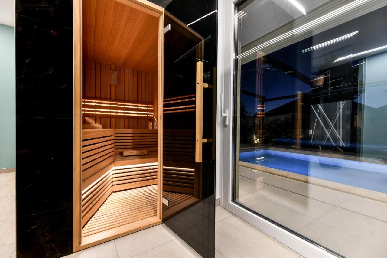 Crowonder Apartments & Rooms Oaza With Heated Swimming Pool And Sauna Турань Экстерьер фото