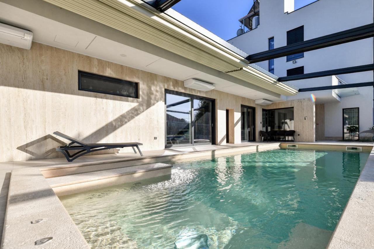 Crowonder Apartments & Rooms Oaza With Heated Swimming Pool And Sauna Турань Экстерьер фото