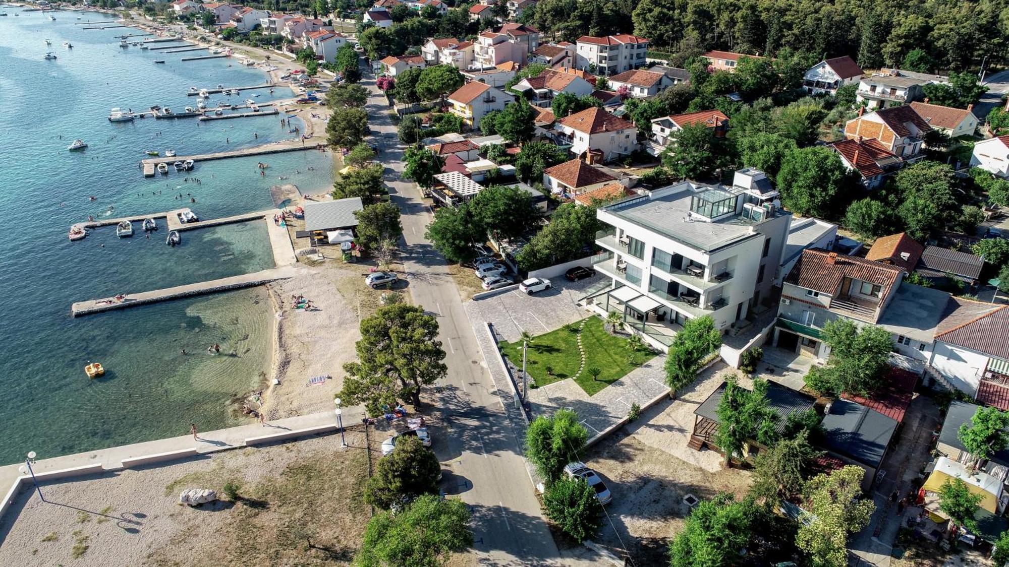 Crowonder Apartments & Rooms Oaza With Heated Swimming Pool And Sauna Турань Экстерьер фото
